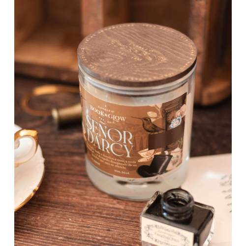 Book and Glow - *Austen* - Bougie végane au soja - Señor Darcy