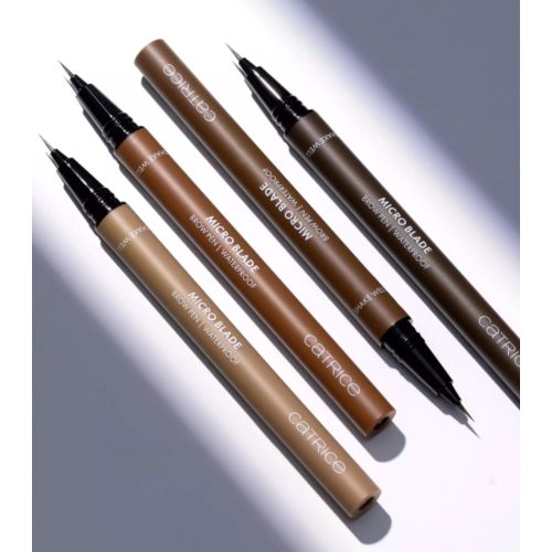 Catrice - Crayon à sourcils waterproof Micro Blade 040: Bold Espresso