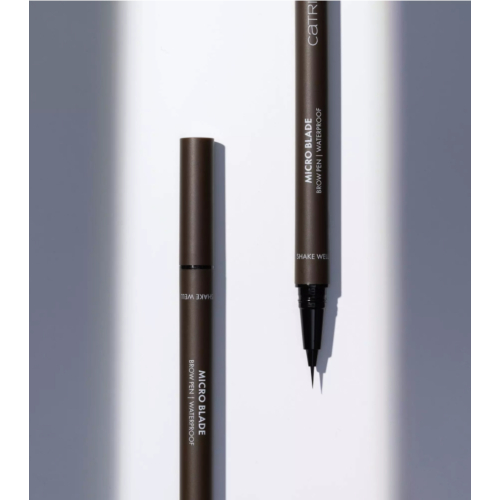Catrice - Crayon à sourcils waterproof Micro Blade 040: Bold Espresso