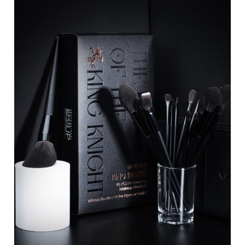 Eigshow - *King Knight* - Ensemble de 19 pinceaux de maquillage