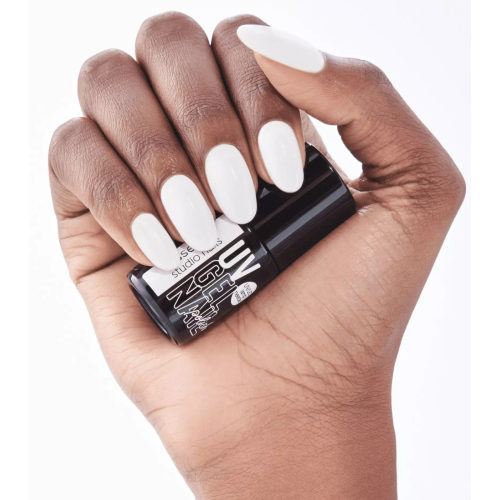 essence - *UV Gel Nail* - Vernis à ongles - 01: WHITE all night