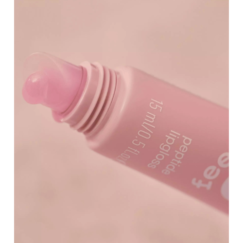 essence - *Feelin' Comfy* - Gloss à lèvres aux peptides - 01: Strawberry Self-love