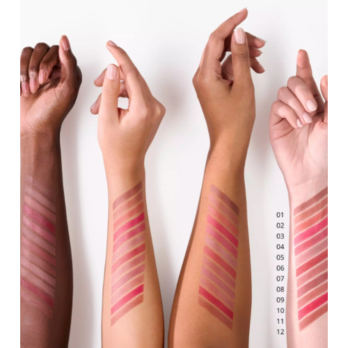 essence - Rouge à lèvres mat au fini flouté BLUR soufflé - 03: Hot Offline