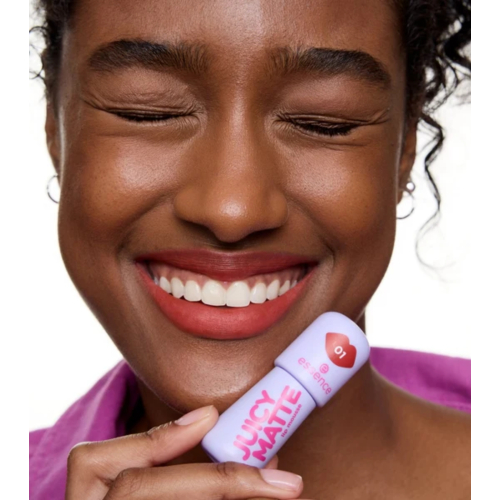 essence - Mousse labial Juicy Matte - 01: Maple Rouge