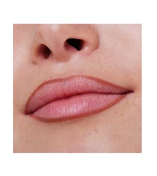 essence - Crayon à lèvres 8h Matte confort - 01: Cinnamon Spice