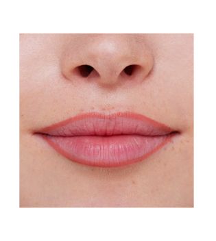 essence - Crayon à lèvres 8h Matte confort - 03: Soft Beige