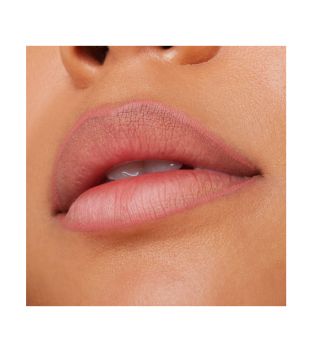 essence - Crayon à lèvres 8h Matte confort - 03: Soft Beige