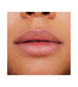 essence - Crayon à lèvres 8h Matte confort - 04: Rosy Nude