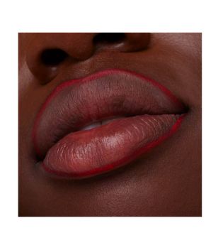 essence - Crayon à lèvres 8h Matte confort - 07: Classic Red