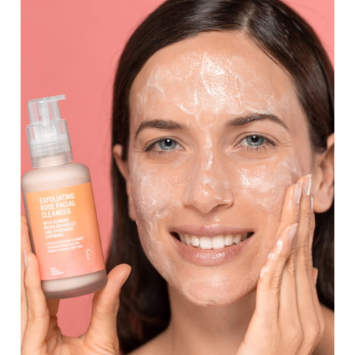 Freshly Cosmetics - Nettoyant exfoliant pour le visage à la rose