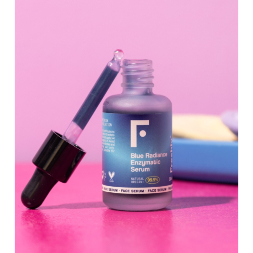 Freshly Cosmetics - Sérum exfoliant à l'acide mandélique Blue Radiance AHA Treatment