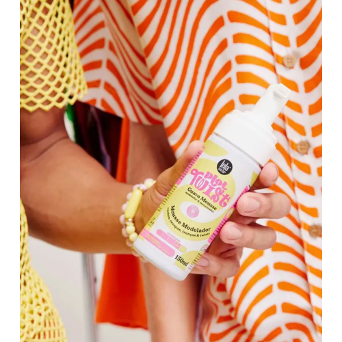 Lola Cosmetics - *Plot Twist* - Mousse revitalisante pour boucles - Guava