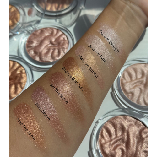 Makeup Revolution - Illuminateur à poudre Reloaded - Bold Bloom