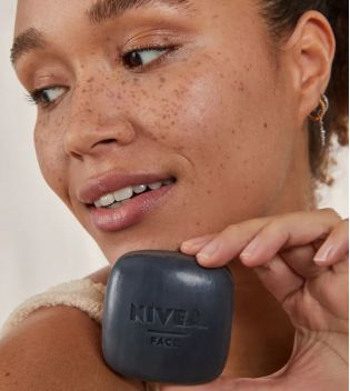 Nivea - Gommage visage solide Naturally Clean - Nettoyage en profondeur