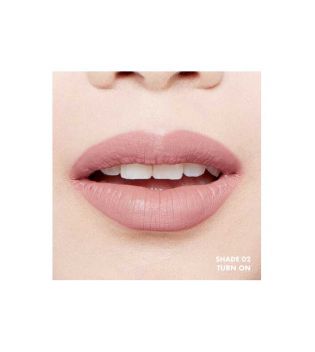 Nyx Professional Makeup - Rouge à lèvres liquide mat Lip Lingerie XXL - Turn On