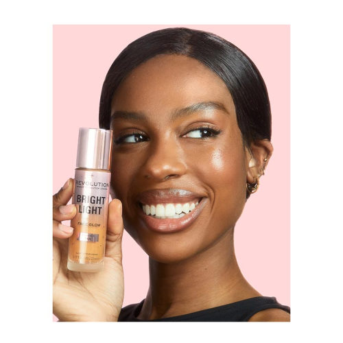 Revolution - Fond de teint polyvalent Bright Light Face Glow - Radiance Tan