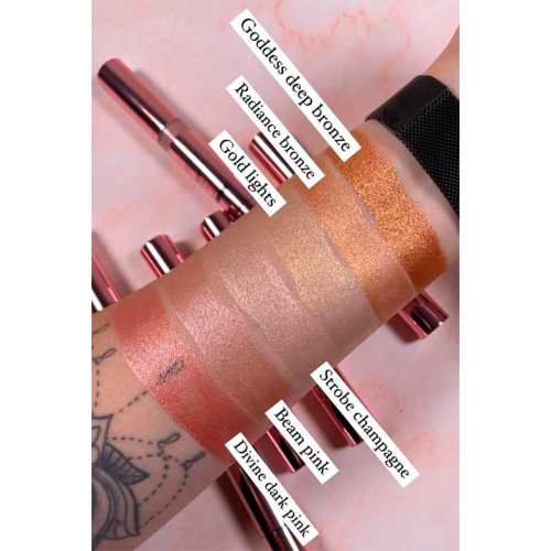 Revolution - Iluminateur liquide Bright Light -  Divine Dark Pink