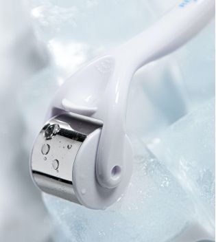 Revolution Skincare - Rouleau facial Hydro Bank Cooling Ice