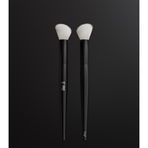 S17PRO - *Technique* - Petit pinceau biseauté pour le visage - T147