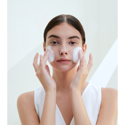 SKIN1004 - *Tone Brightening* - Mousse nettoyante à la Centella Asiatica de Madagascar